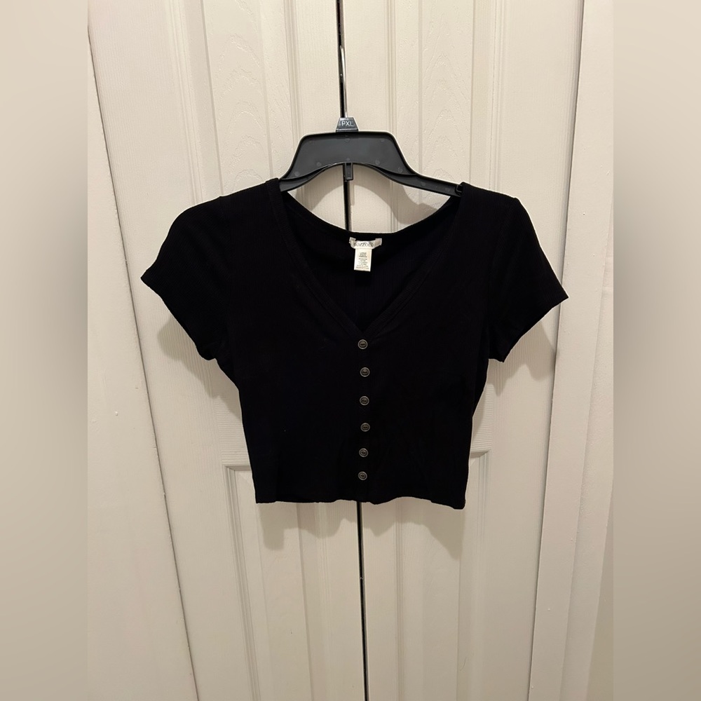 Bozollo ribbed crop top with buttons like new!